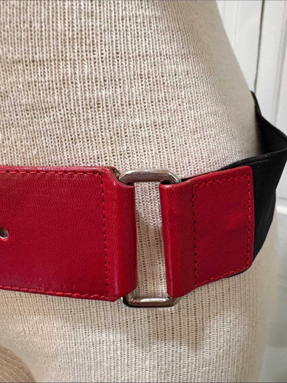 New York & Company sz L/XL red and black wide statement belt